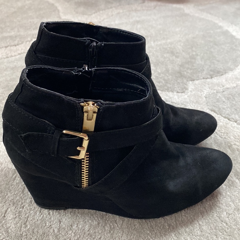 Black sueded zip up booties